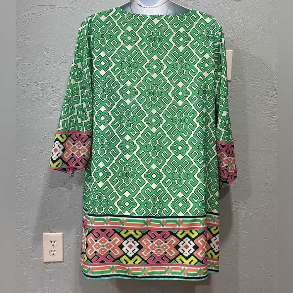 Crown & Ivy Women’s Green and Pink Geometric Print Shift Dress 24W - Picture 2 of 12